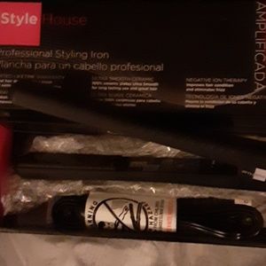 Style House Styling Iron & Flat Iron Accessory Set